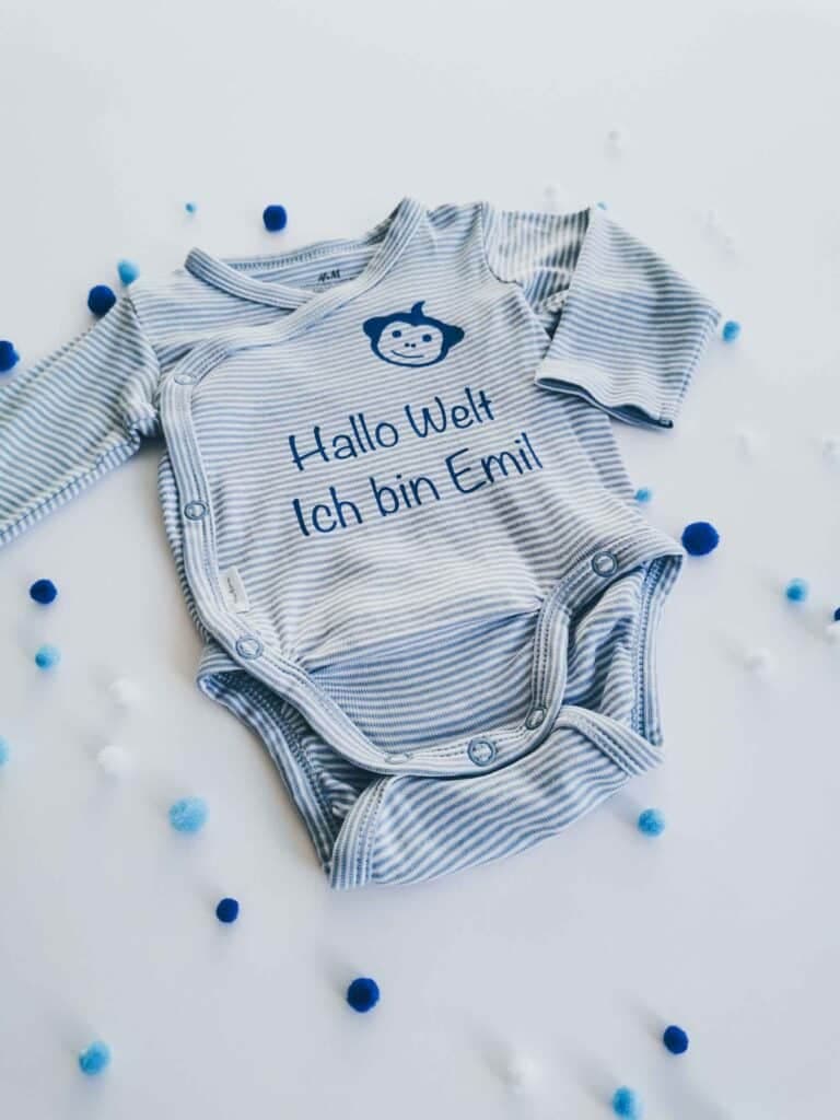 Eine tolle Idee für die nächste Babyshower. Plotten einen Body für den Nachwuchs oder als Geschenk.